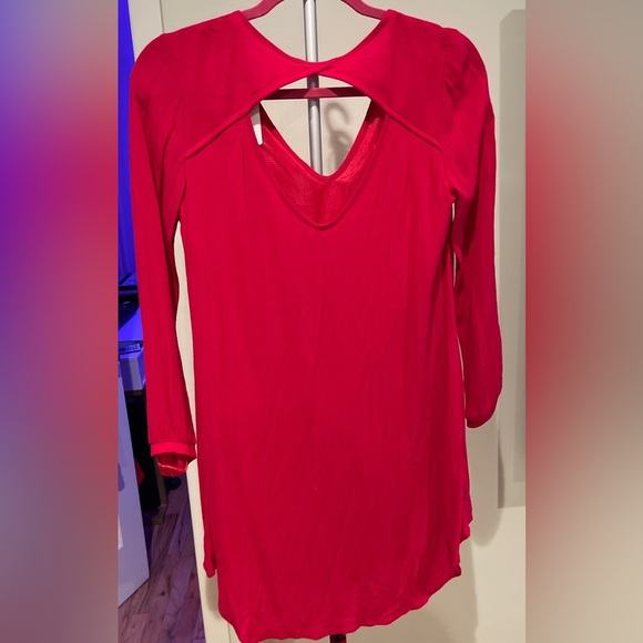 NWT Lush Red Barberry Back Cut Out Long SleeveTunic Dress Size XS - Picture 2 of 5